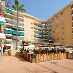 Piso con piscina frente a la playa en Fuengirola