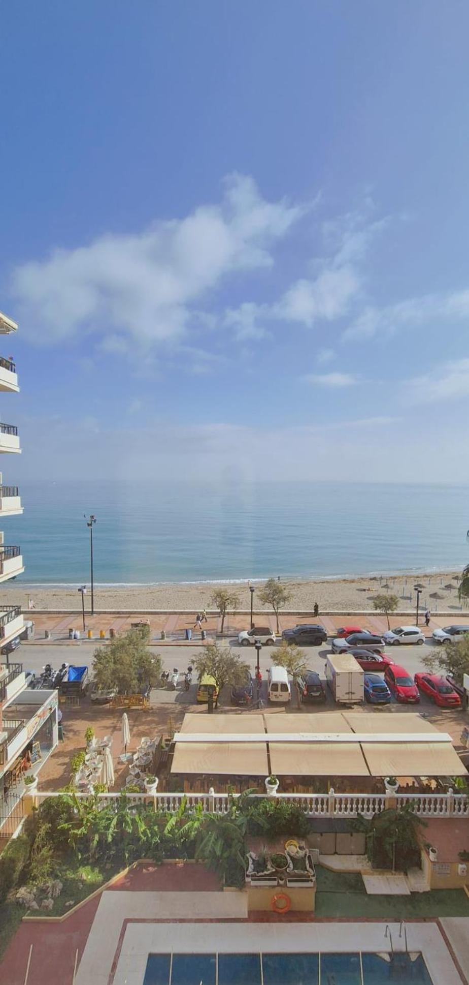 Piso Con Piscina Frente A La Playa En