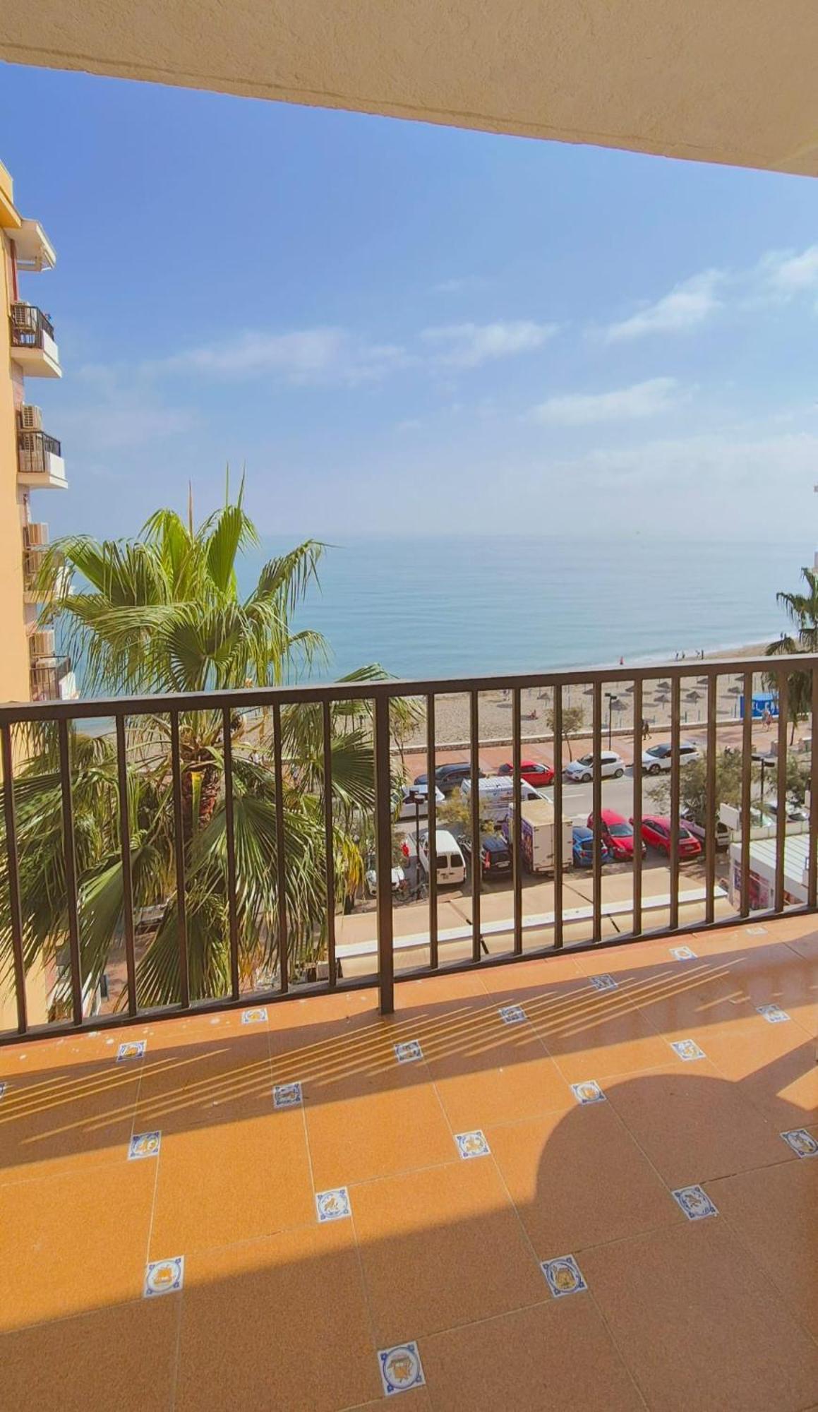 Piso Con Piscina Frente A La Playa En *